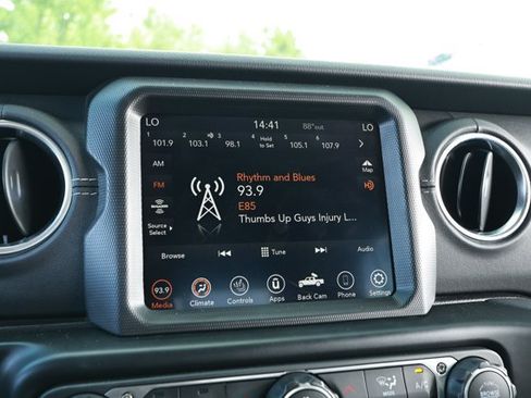 Used 2022 Jeep Gladiator Overland w/ Popular Equipment Package AWD/4WD image 16