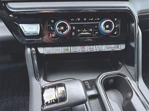 Used 2022 GMC Sierra 1500 AT4 w/ AT4 Premium Package image 18