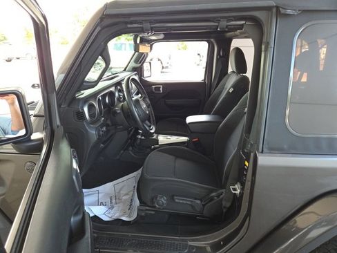 Used 2021 Jeep Wrangler Sport S image 17