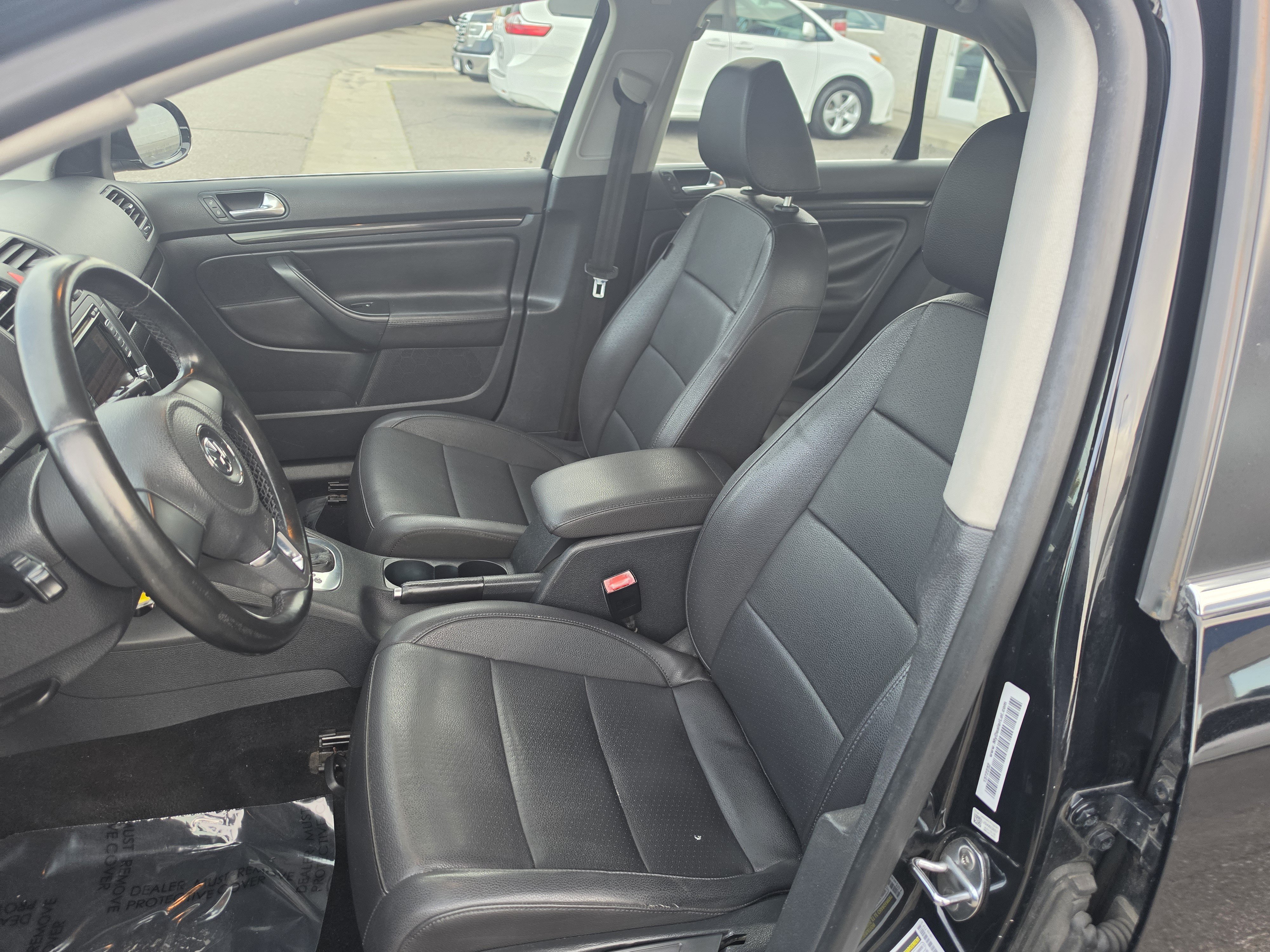 Used 2010 Volkswagen Jetta SE FWD image 12