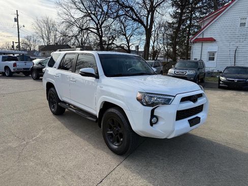 Used 2017 Toyota 4Runner SR5 Premium image 5