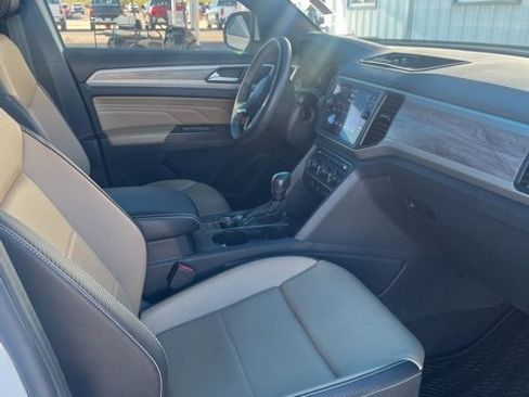 Used 2021 Volkswagen Atlas Cross Sport SE image 11