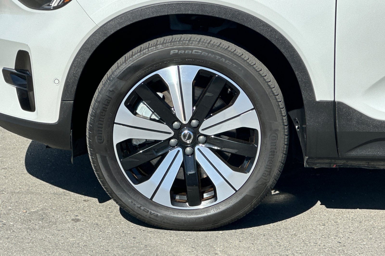 Certified 2023 Volvo C40 P8 Recharge Plus w/ Protection Package Premier AWD/4WD image 12