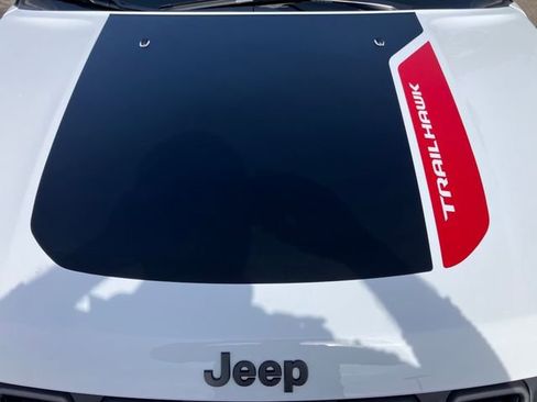 Used 2025 Jeep Compass Trailhawk image 2