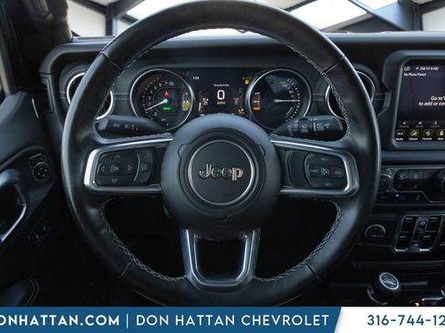 Used 2022 Jeep Wrangler Unlimited Sahara w/ Cold Weather Group AWD/4WD image 6