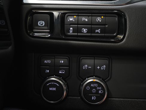Used 2025 GMC Yukon XL Denali w/ Sun & Power Step Package AWD/4WD image 24