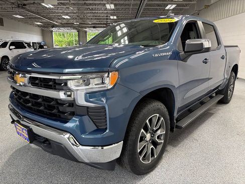 Used 2024 Chevrolet Silverado 1500 LT AWD/4WD image 3