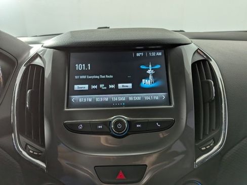 Used 2017 Chevrolet Cruze LT image 17