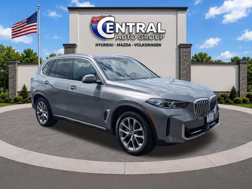 Used 2025 BMW X5 xDrive40i w/ Premium Package AWD/4WD image 1