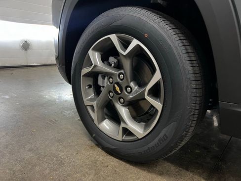 New 2026 Chevrolet Trax LT w/ LT Convenience Package FWD image 10