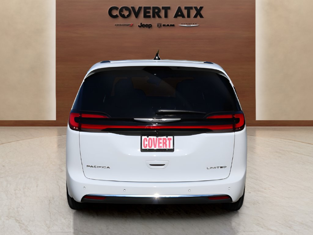 Used 2026 Chrysler Pacifica Limited FWD image 4
