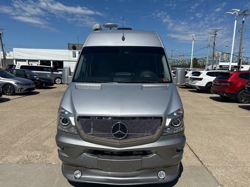 Used 2017 Mercedes-Benz Sprinter 3500 image 9