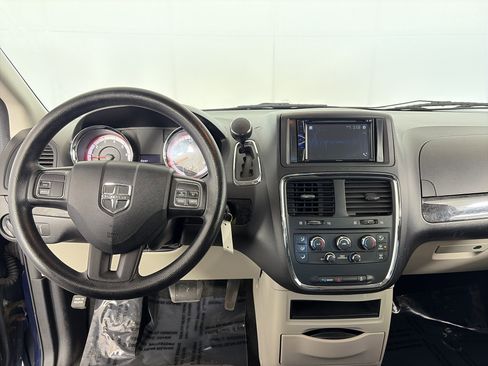 Used 2013 Dodge Grand Caravan SE image 3