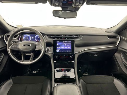 Used 2023 Jeep Grand Cherokee Altitude image 14