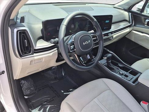 Used 2025 Kia Sorento S FWD image 3