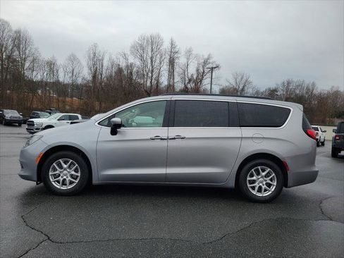 Certified 2020 Chrysler Voyager Lxi FWD image 4