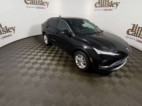 Used 2024 Buick Envista Sport Touring w/ Convenience I Package FWD image 2
