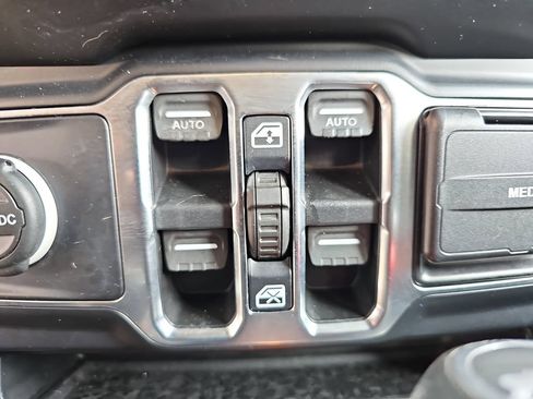 Used 2019 Jeep Wrangler Unlimited Sport S AWD/4WD image 31