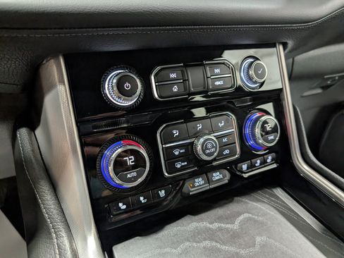 Used 2024 GMC Yukon XL Denali image 29