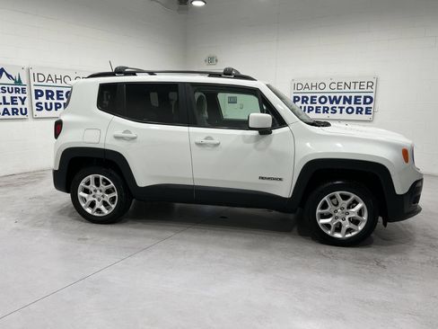 Used 2018 Jeep Renegade Latitude AWD/4WD image 9