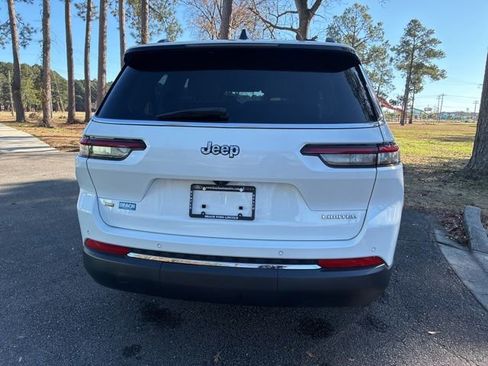 Used 2022 Jeep Grand Cherokee L Limited image 5