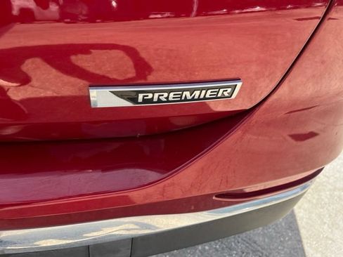 Used 2018 Chevrolet Equinox Premier FWD image 9