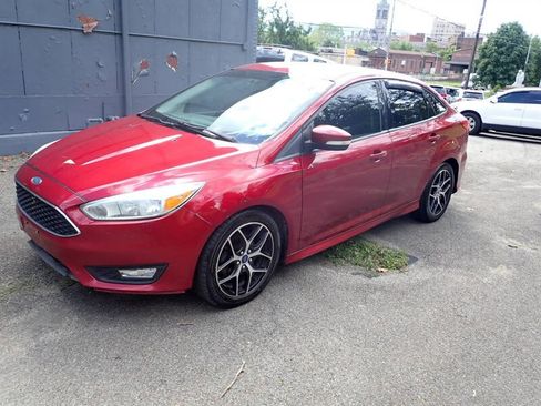 Used 2015 Ford Focus SE w/ SE Sport Package FWD image 7
