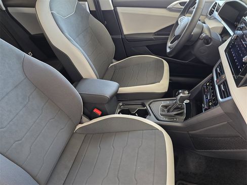 New 2025 Volkswagen Taos SE image 10