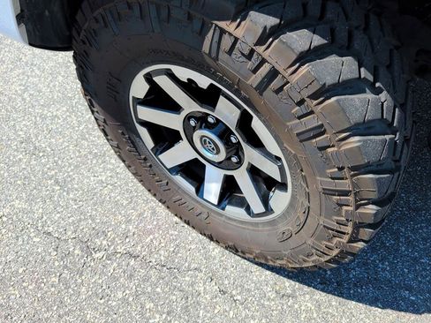 Used 2024 Toyota 4Runner TRD Off-Road Premium w/ Moonroof Package AWD/4WD image 7