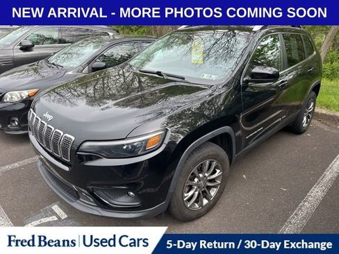 Used 2019 Jeep Cherokee Latitude Plus w/ Cold Weather Group AWD/4WD image 3
