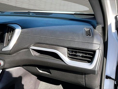 Used 2024 GMC Terrain SLE image 30