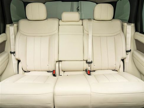 New 2026 Land Rover Range Rover SE image 17