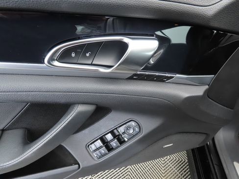 Used 2016 Porsche Panamera 4 image 23