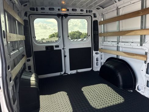 Used 2025 RAM ProMaster 2500 w/ U-Haul Equipment Group FWD image 31