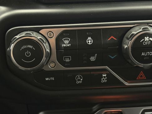 Used 2021 Jeep Wrangler Unlimited Sport AWD/4WD image 25