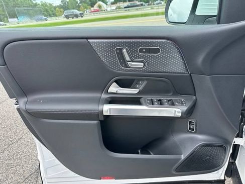 New 2026 Mercedes-Benz GLB 250 4MATIC image 11