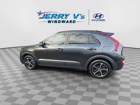 Used 2023 Kia Niro EX w/ EX Cold Weather Package image 5