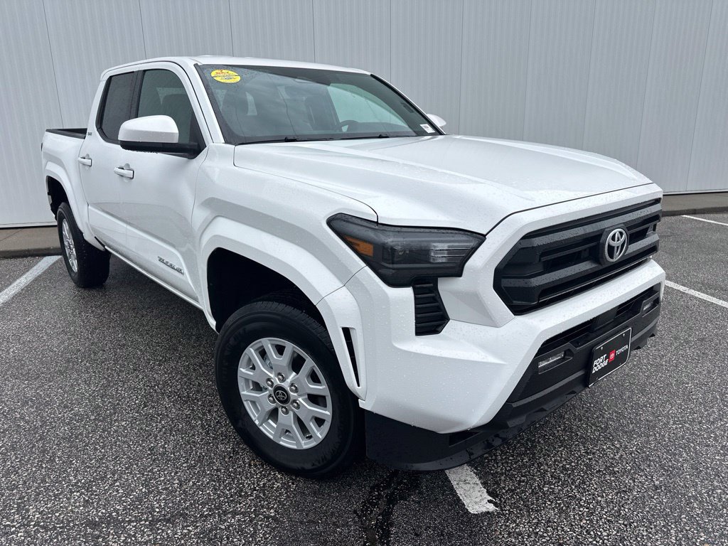 Used 2025 Toyota Tacoma SR5 AWD/4WD image 10