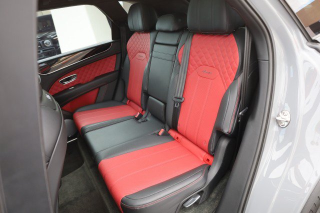 Used 2023 Bentley Bentayga AWD/4WD image 43