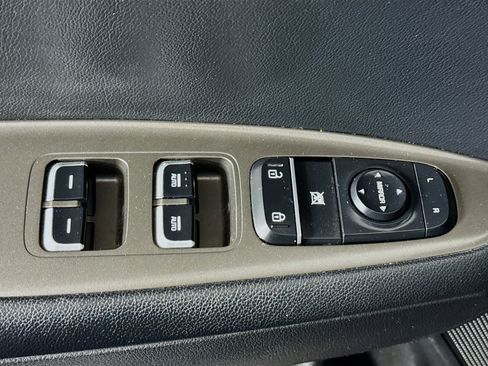 Used 2019 Kia Optima S w/ S Panoramic Sunroof Package image 24