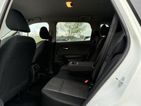 Used 2023 Nissan Rogue SV image 10