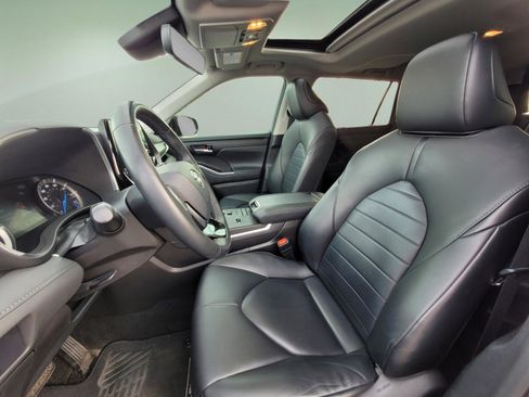 Used 2021 Toyota Highlander XLE FWD image 30