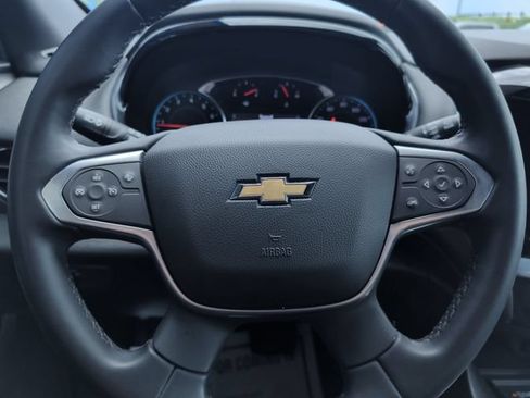 Used 2023 Chevrolet Traverse LT FWD image 18