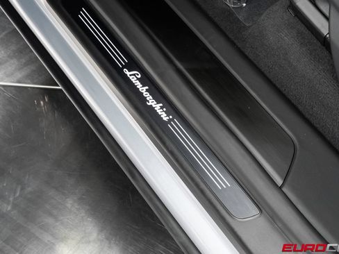 Used 2024 Lamborghini Urus Performante AWD/4WD image 54