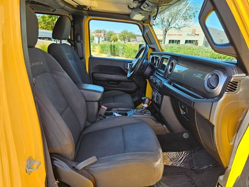 Used 2019 Jeep Wrangler Unlimited Sahara AWD/4WD image 29