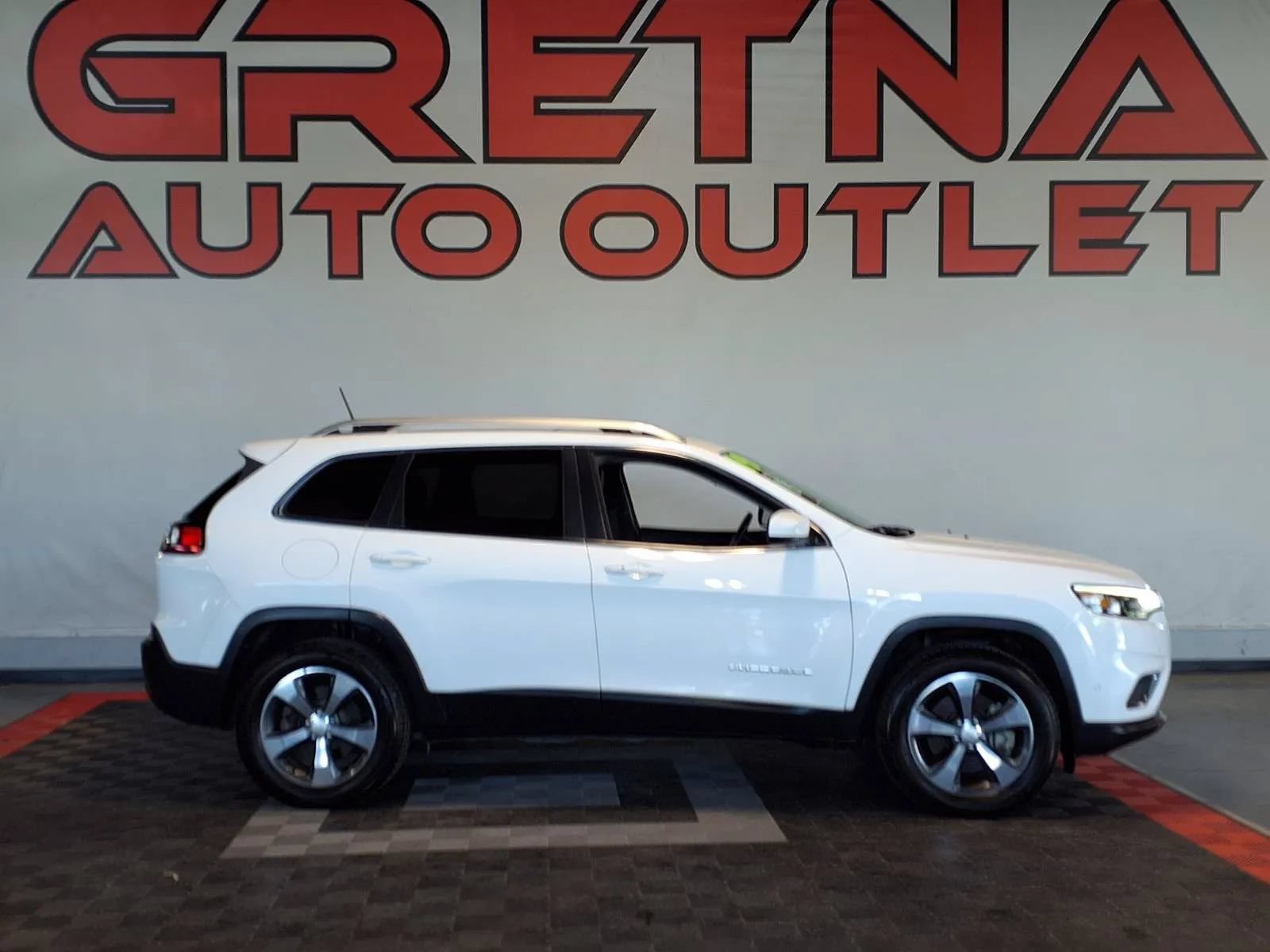 Used 2019 Jeep Cherokee Limited w/ Luxury Group AWD/4WD image 1