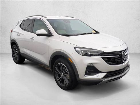 Used 2022 Buick Encore GX Essence w/ Advanced Technology Package FWD image 3