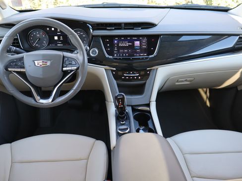 Used 2020 Cadillac XT6 Premium Luxury image 19