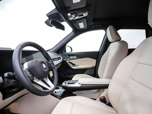 Used 2025 BMW X1 xDrive28i w/ Technology Package image 10