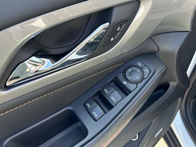 Used 2021 Chevrolet Traverse RS AWD/4WD image 23